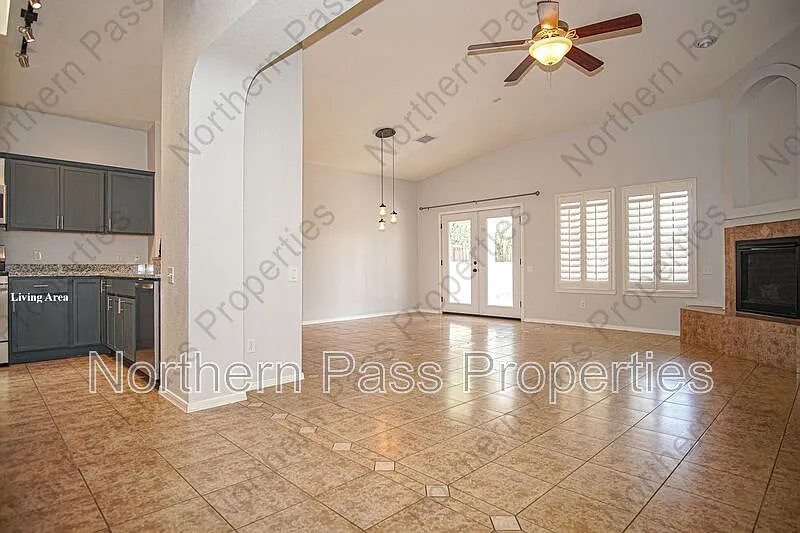 3 bed, 2.0 bath, 1593 sqft, $1,925 — Photo 4