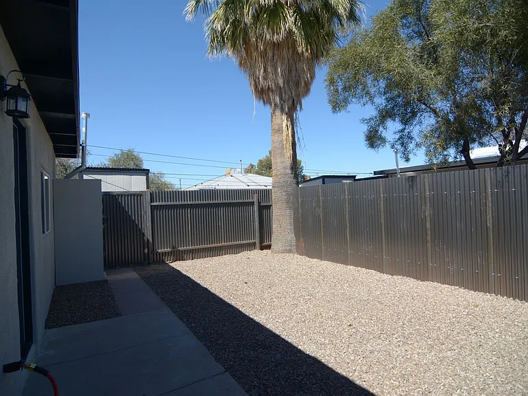 2552 E Silver St — Photo 11