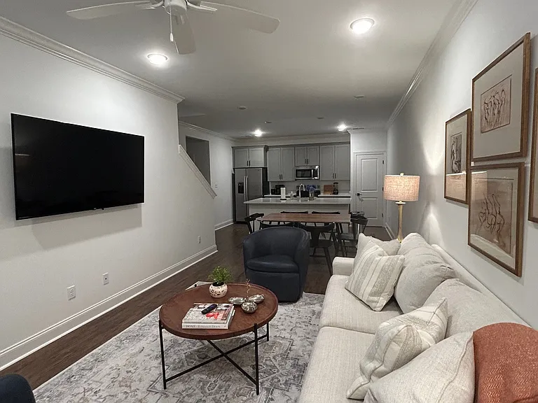 715 Southview Dr — Photo 5