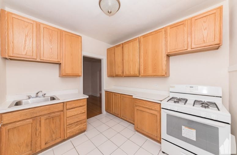 1st image of 1718 W Albion Ave APT 1A