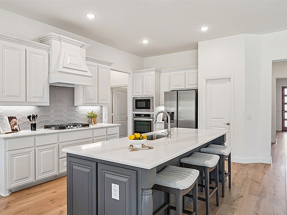 5th image of 218 Oakcrest Dr