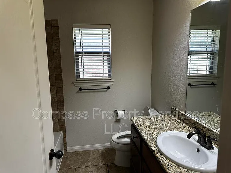 10412 Whitney Trce #10412 — Photo 16