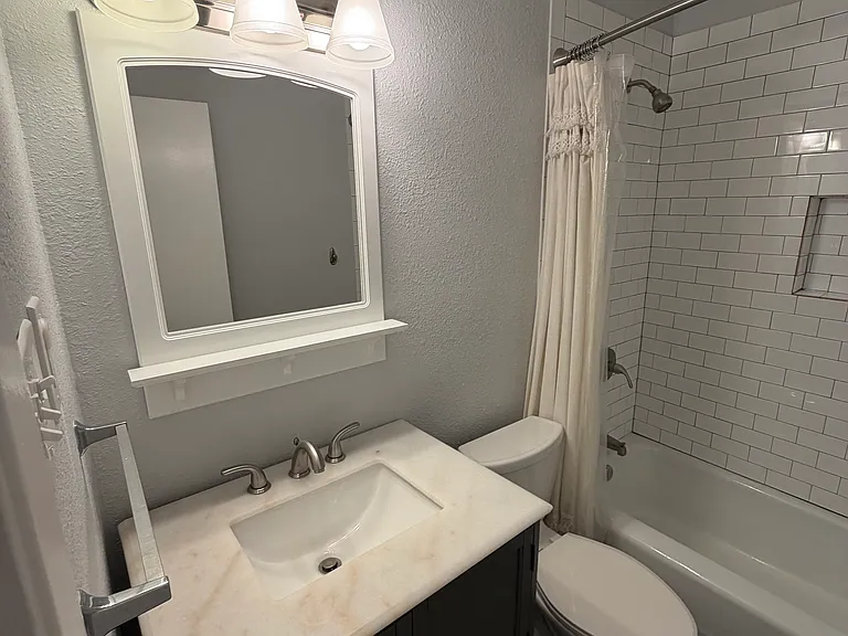 715 Kindred Ln — Photo 7