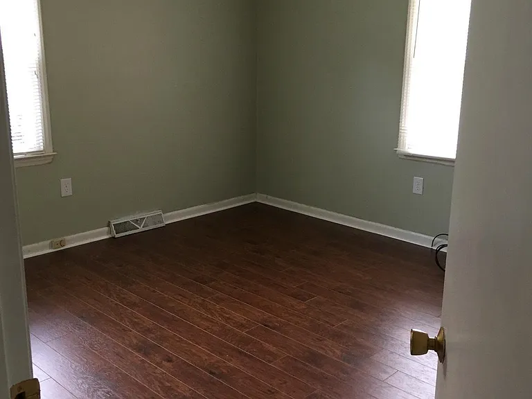 401 W Mountain St — Photo 5