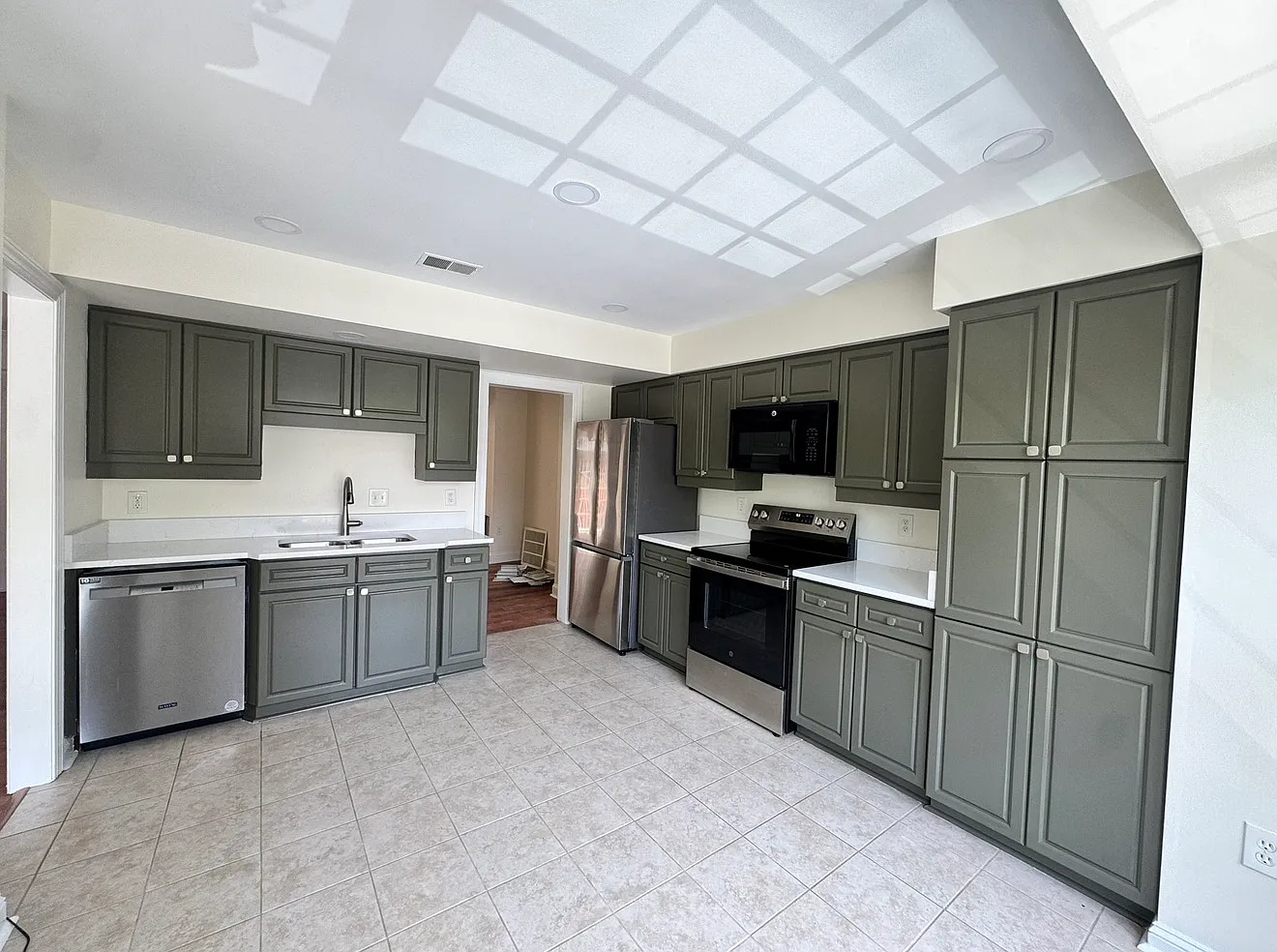 3 bed, 1800 sqft, $3,400 — Photo 3