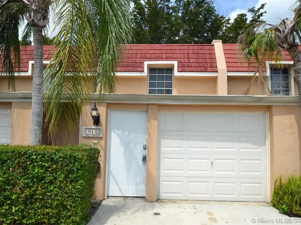 19162 Bobolink Dr, Hialeah, FL 33015