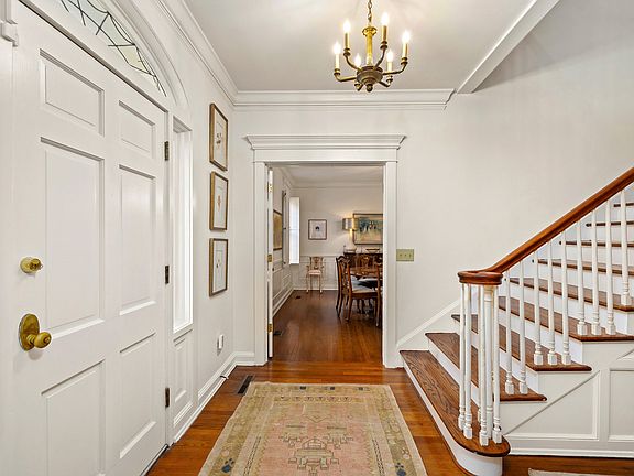 5th image of 211 Wactor St