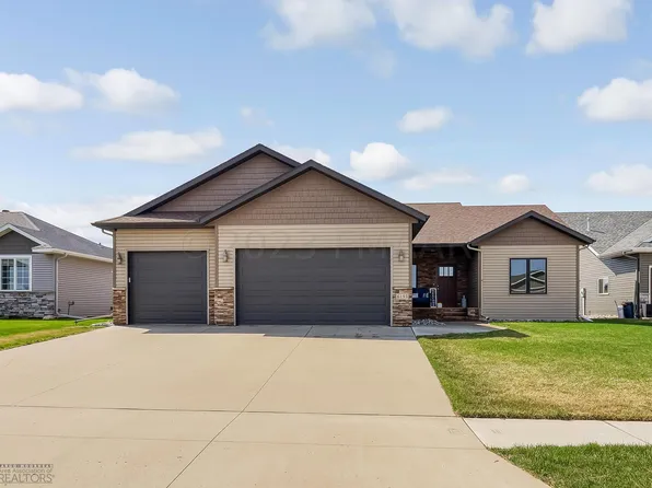 6193 Maple Valley Dr S, Fargo, ND 58104