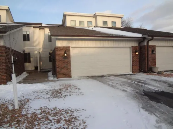 6817 82nd St W, Bloomington, MN 55438