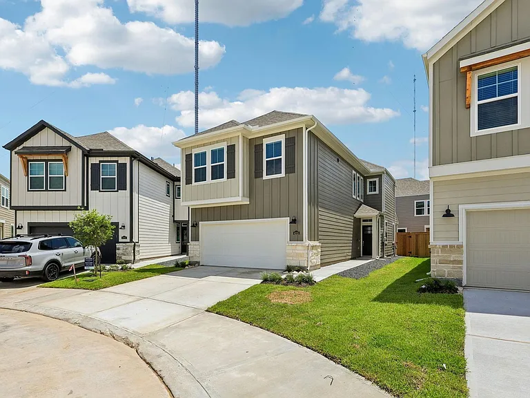 4215 Pine Springs Ct — Photo 2