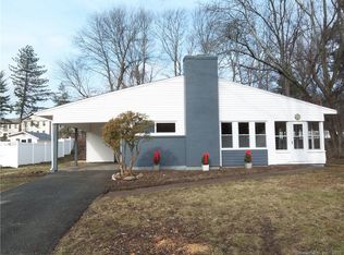 6 Brentwood Dr, Bloomfield, CT 06002
