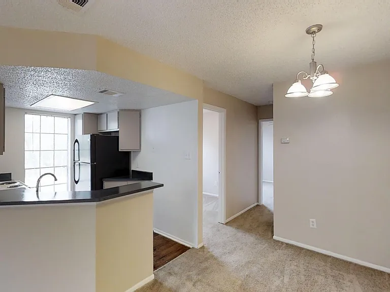 Willow Hill Apartments — Photo 32