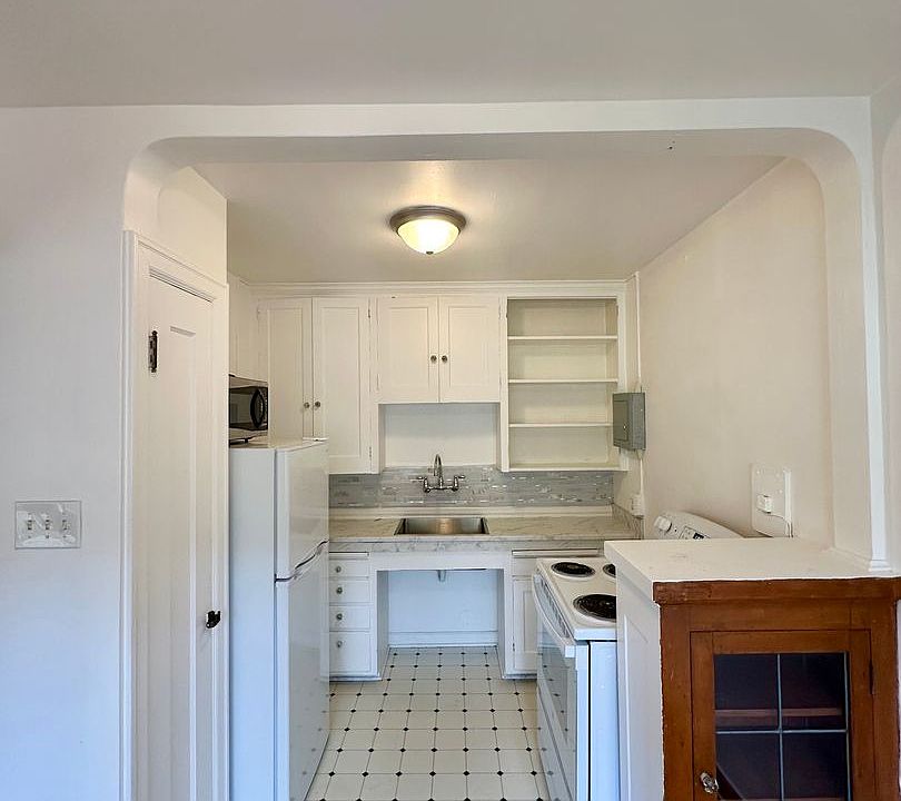 1st image of 715 2nd Ave W #304