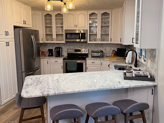 3rd image of 1011 Greystone Cir