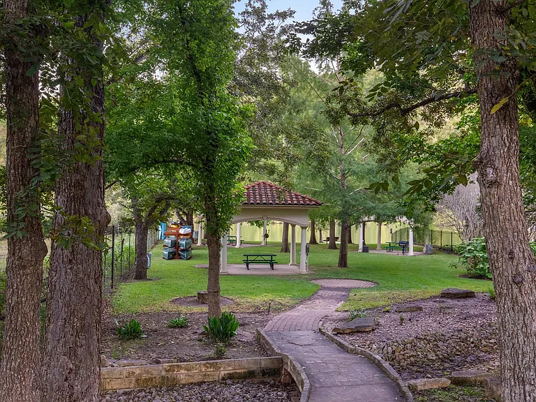 Lake Austin access just 3 doors down