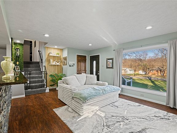 4th image of 795 Robertson Rd