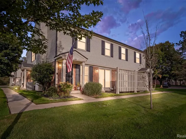 1492 Dover Hl S, Walled Lake, MI 48390