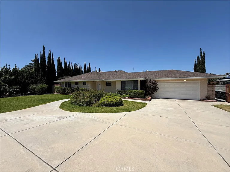2680 N Canal St — Photo 1