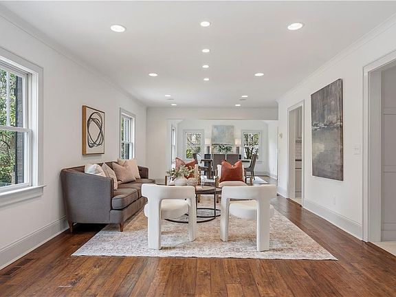 5th image of 712 Gladstone Rd NW