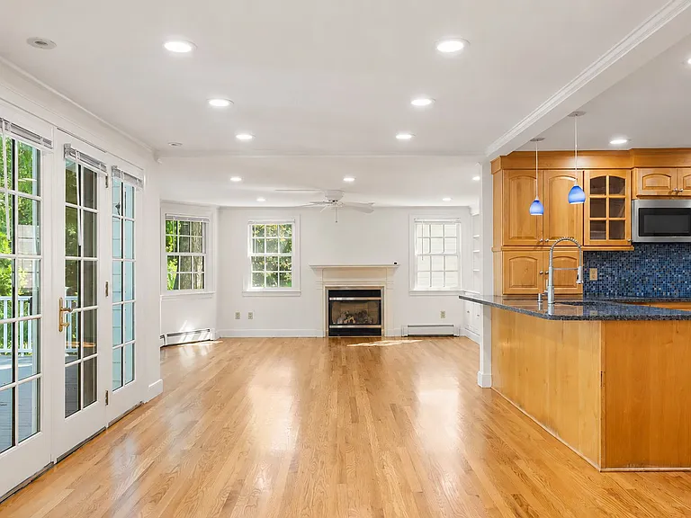 82 Allen Ave — Photo 6