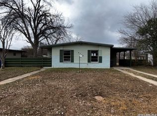 4306 Silver Lake Dr, San Antonio, TX 78219