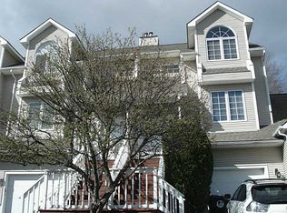 198 River Farms Dr, West Warwick, RI 02893