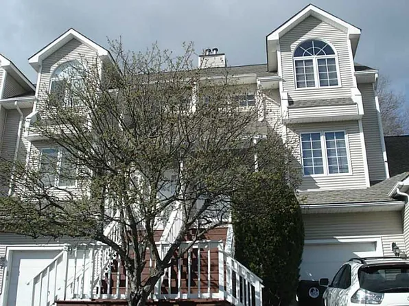 198 River Farms Dr, West Warwick, RI 02893