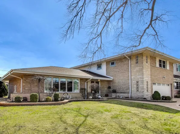 4565 N Potawatomie Ave, Chicago, IL 60656