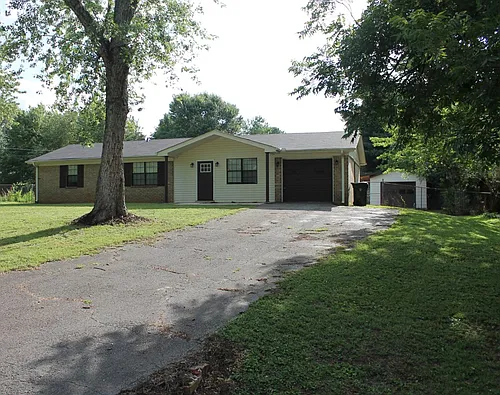 103 Cochran St Photo 1