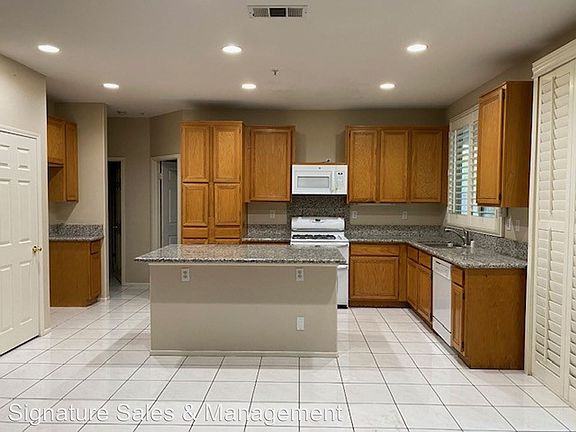 3rd image of 7460 Vicksburg Pl