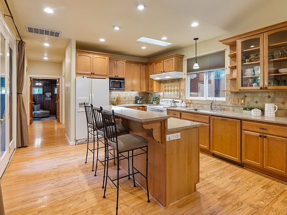 5th image of 844 Trinkling Creek Dr