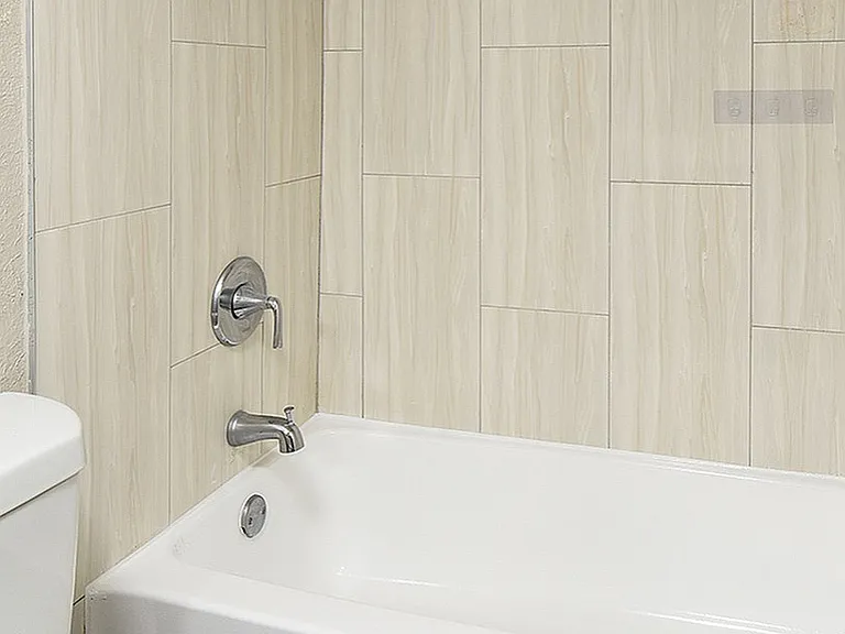 Tiled Bathtub/Shower