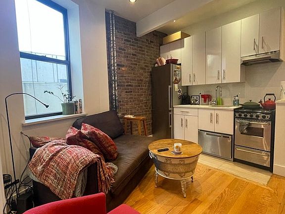 2nd image of 9 Stanton St APT 3B