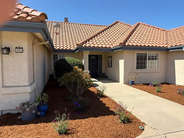 3 bed, 2.5 bath, 2735 sqft, $5,000 — Photo 3