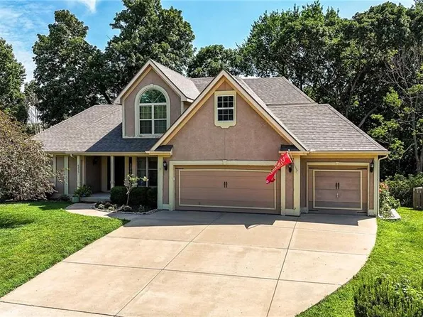 6235 N Forest Dr, Parkville, MO 64152