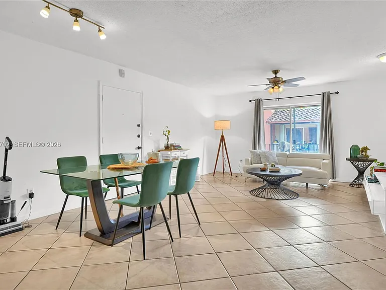 10786 N Kendall Dr #D18 — Photo 4