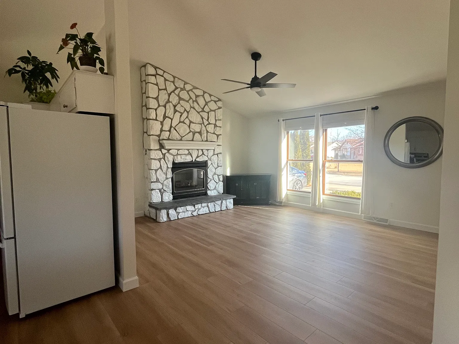 7811 S Burdick Ave — Photo 1