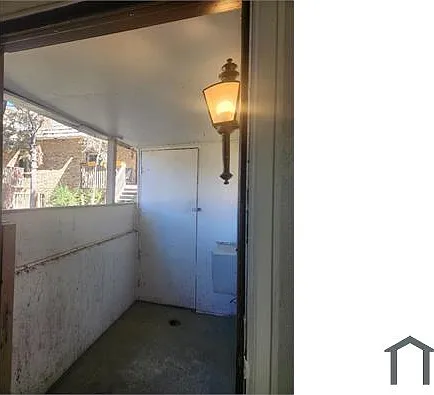2190 S Holly St — Photo 3
