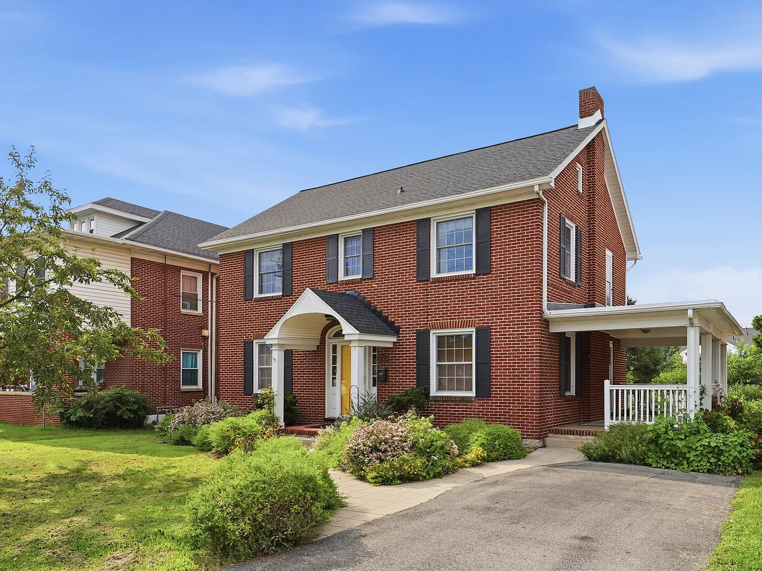 4 bed, 1.5 bath, 1864 sqft, $2,199 — Photo 2