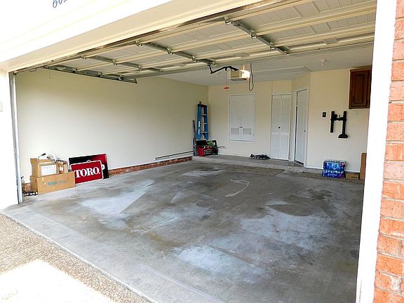 3rd image of 802 Northview Dr