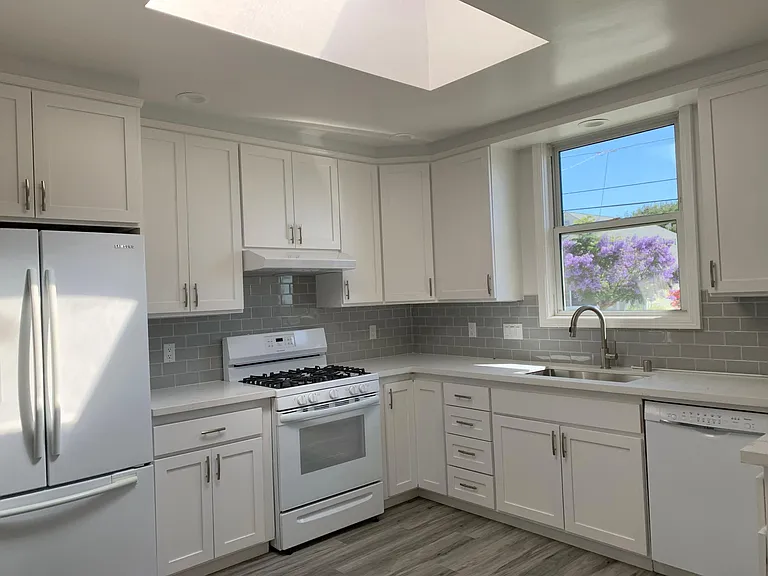 1100 Chadbourne Ave — Photo 2