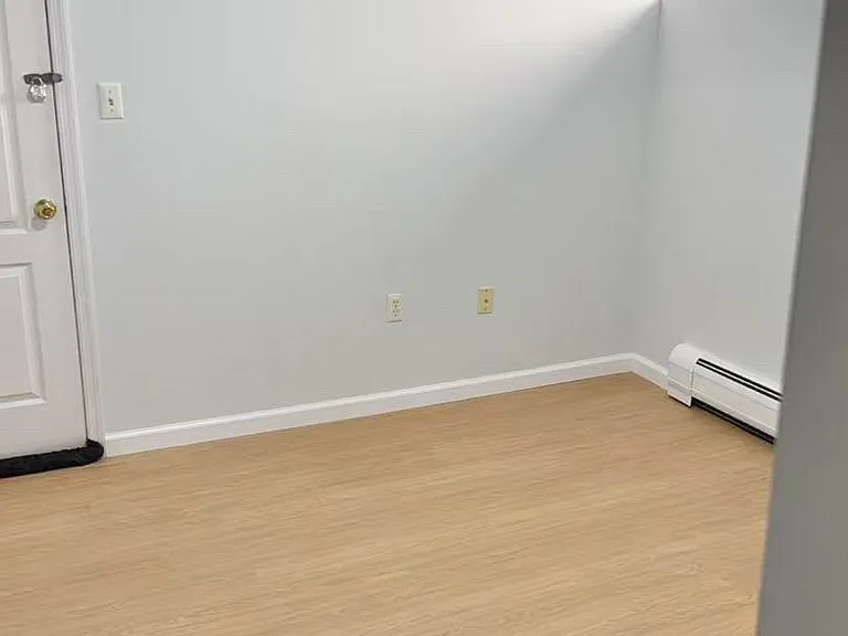 538 Eltingville Blvd #BASEMENT — Photo 2