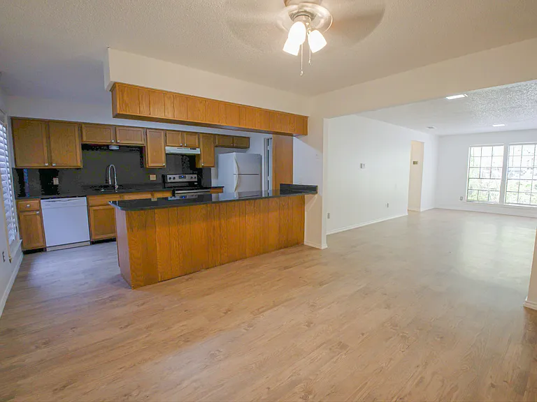 3634 Dexter Ave — Photo 10