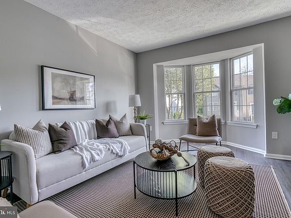 5th image of 625 Island Creek Ct