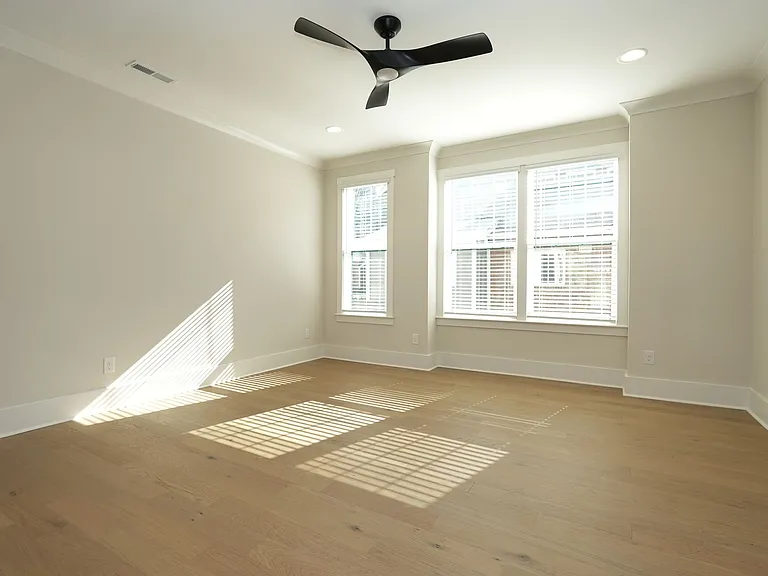 1405 Kenilworth Ave — Photo 6