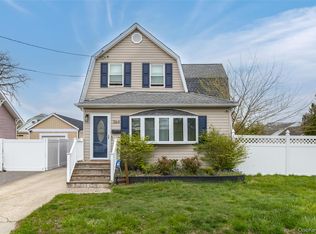 364 S Broadway, Lindenhurst, NY 11757