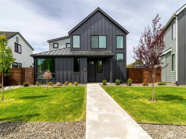 1021 SE Garrison Village Way, College Place, WA 99324