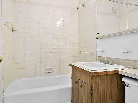 5th image of 115 E 87th St APT 19B
