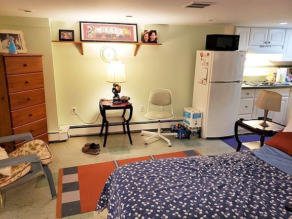 4th image of 423 Humboldt St #1