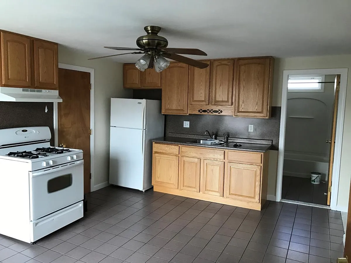 1 bed, 900 sqft, $1,650 — Photo 2